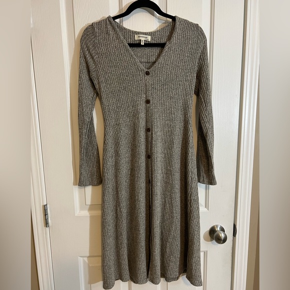 Monteau Los Angeles Knit Dress - Picture 2 of 5